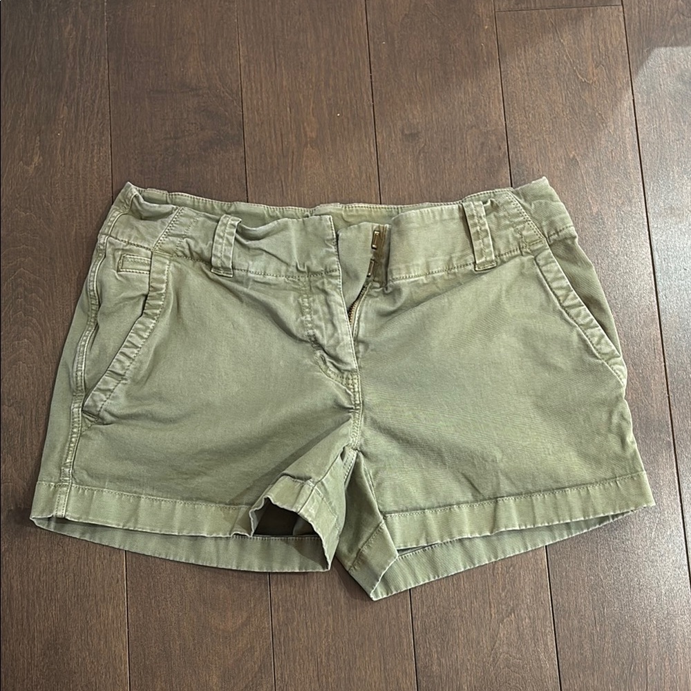 Vineyard Vines Olive Green Women's Shorts 00